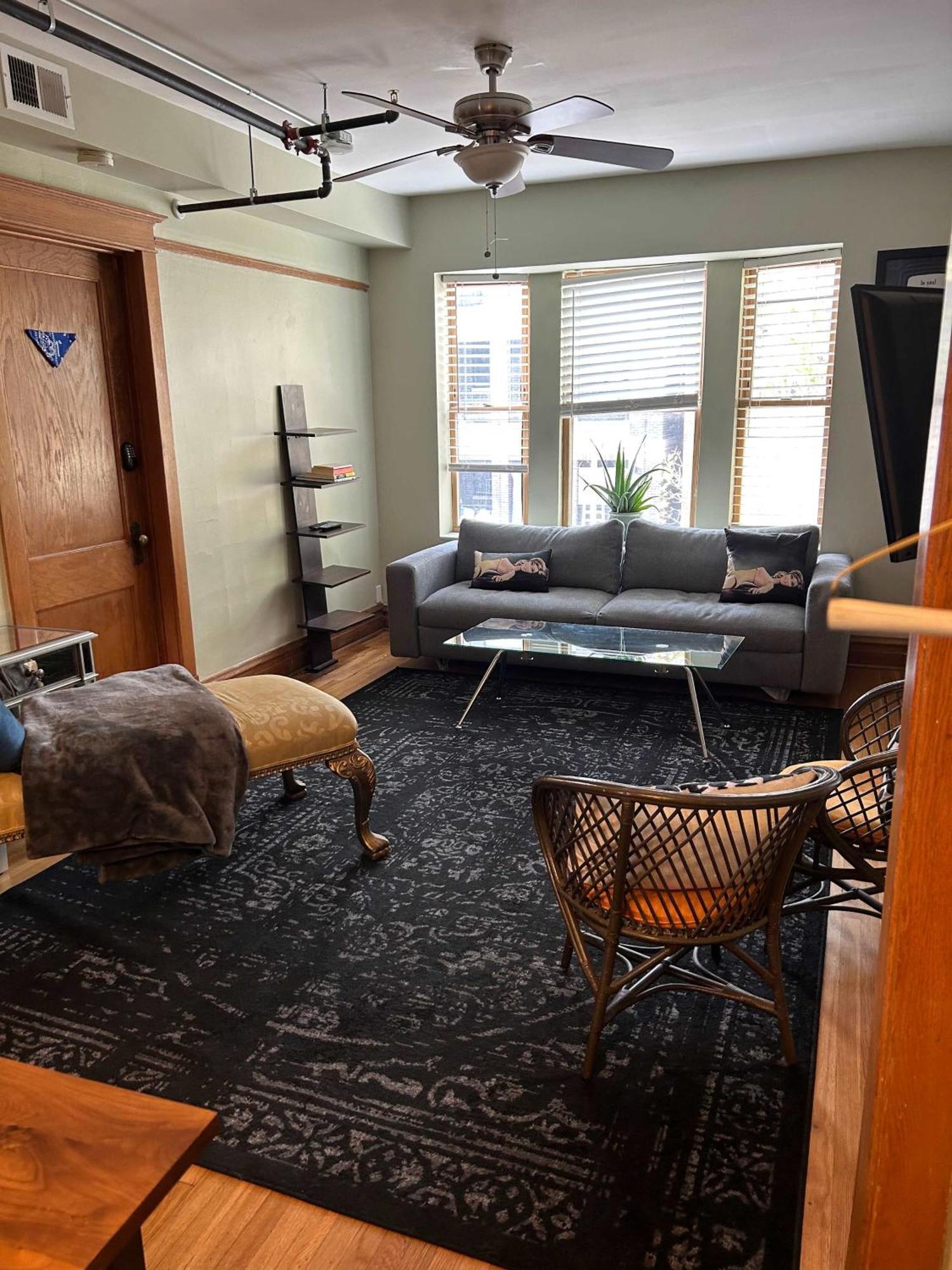 Blue Room In Dorothy'S Bnb Chicago Bagian luar foto
