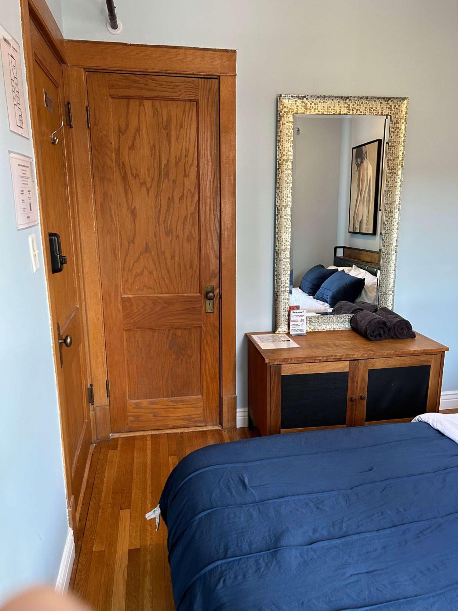 Blue Room In Dorothy'S Bnb Chicago Bagian luar foto